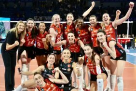 axa-sigorta-kadinlar-kupa-voley-dortlu-finalinde-eczacibasi-dynavit-vakifbanki-maglup-etti-cWtJxkR7.jpg