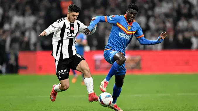 besiktas-basaksehir-maci-savunmada-sikintilar-ve-kritik-mucadele-skEhraaM.jpg