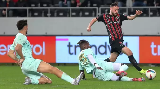 corum-fk-esenler-erokspor-ile-3-3-beraber-kaldi-J4pk88s7.jpg