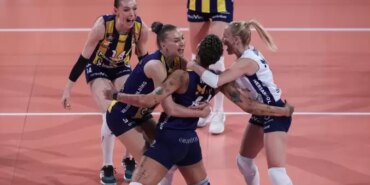 fenerbahce-2025-kadinlar-axa-sigorta-kupa-voley-finalinde-eczacibasini-3-0-maglup-etti-vOkQgwzd.jpg