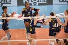 fenerbahce-medicana-2025-kadinlar-axa-sigorta-kupa-voley-yari-finallerinde-finalist-oldu-jMt1OBai.jpg