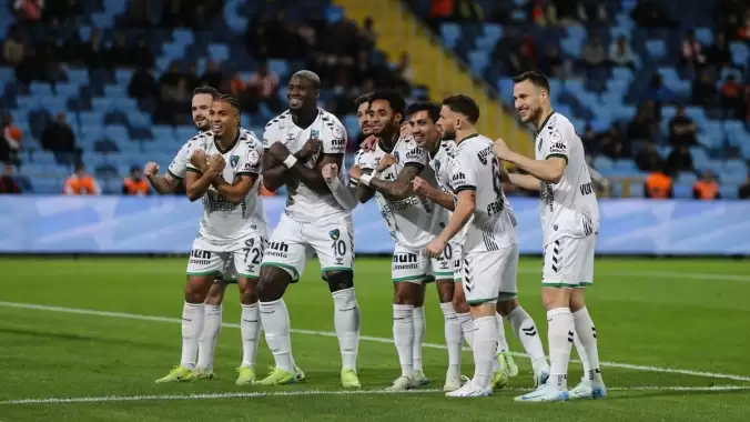kocaelispor-adanasporu-4-1-yenerek-sampiyonluk-icin-geri-sayima-gecti-iROhQnbC.jpg