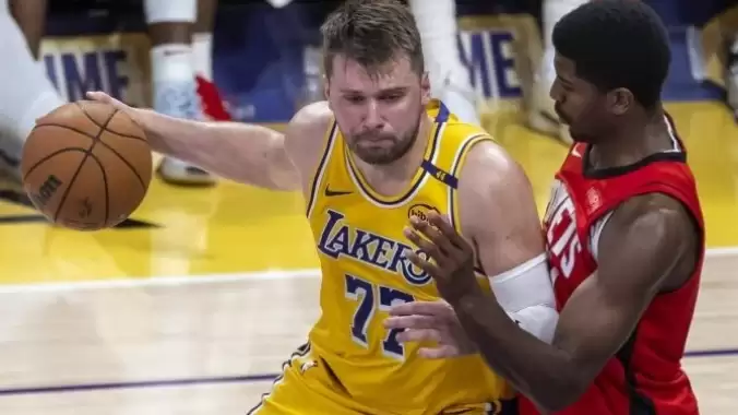 nbade-heyecan-dolu-gecede-lakers-ve-bucks-zaferle-ayrildi-wWevCg5S.jpg