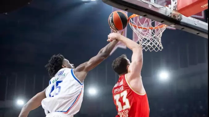 olympiakos-anadolu-efesli-daniel-oturuyu-kadrosuna-katmayi-planliyor-OFhDpQYM.jpg