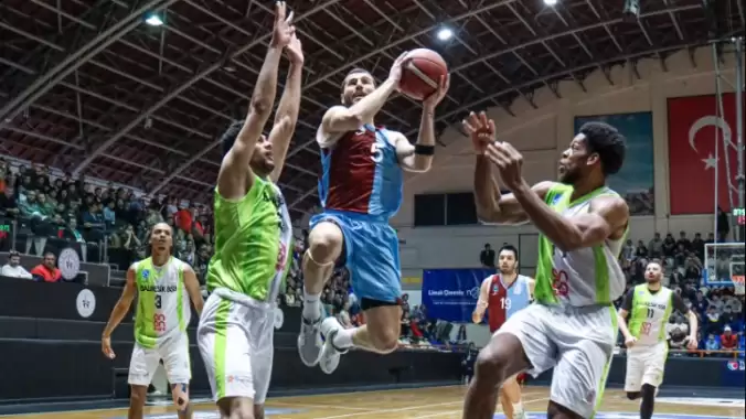 trabzonspor-basketbol-balikesir-buyuksehir-belediyeyi-97-85-yenerek-onemli-bir-galibiyet-aldi-U6OHONpG.jpg