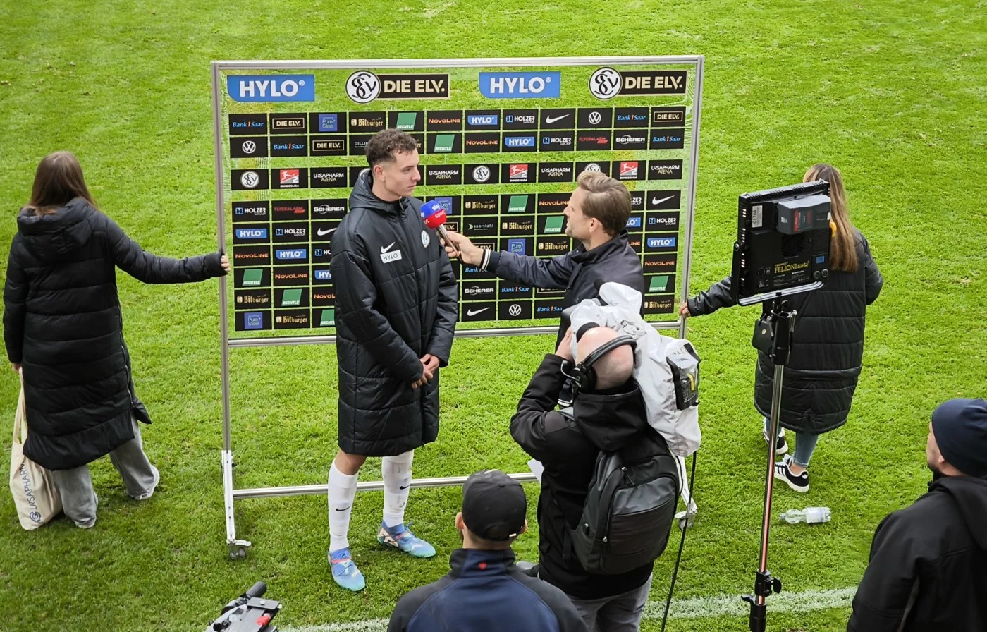 Fisnik Asllani SV Elversberg formasıyla saha kenarında