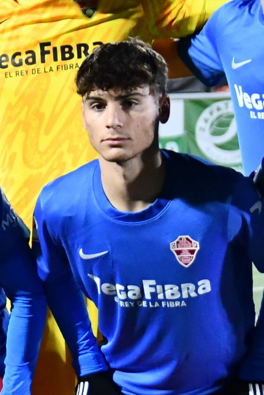 Rodrigo Mendoza Elche CF forması ile maç öncesi