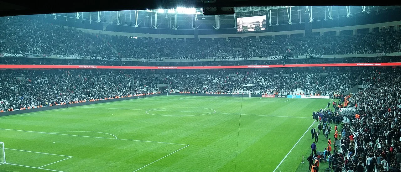 Beşiktaş'ın Vodafone Park stadyumu, maç günü dolu tribünleriyle