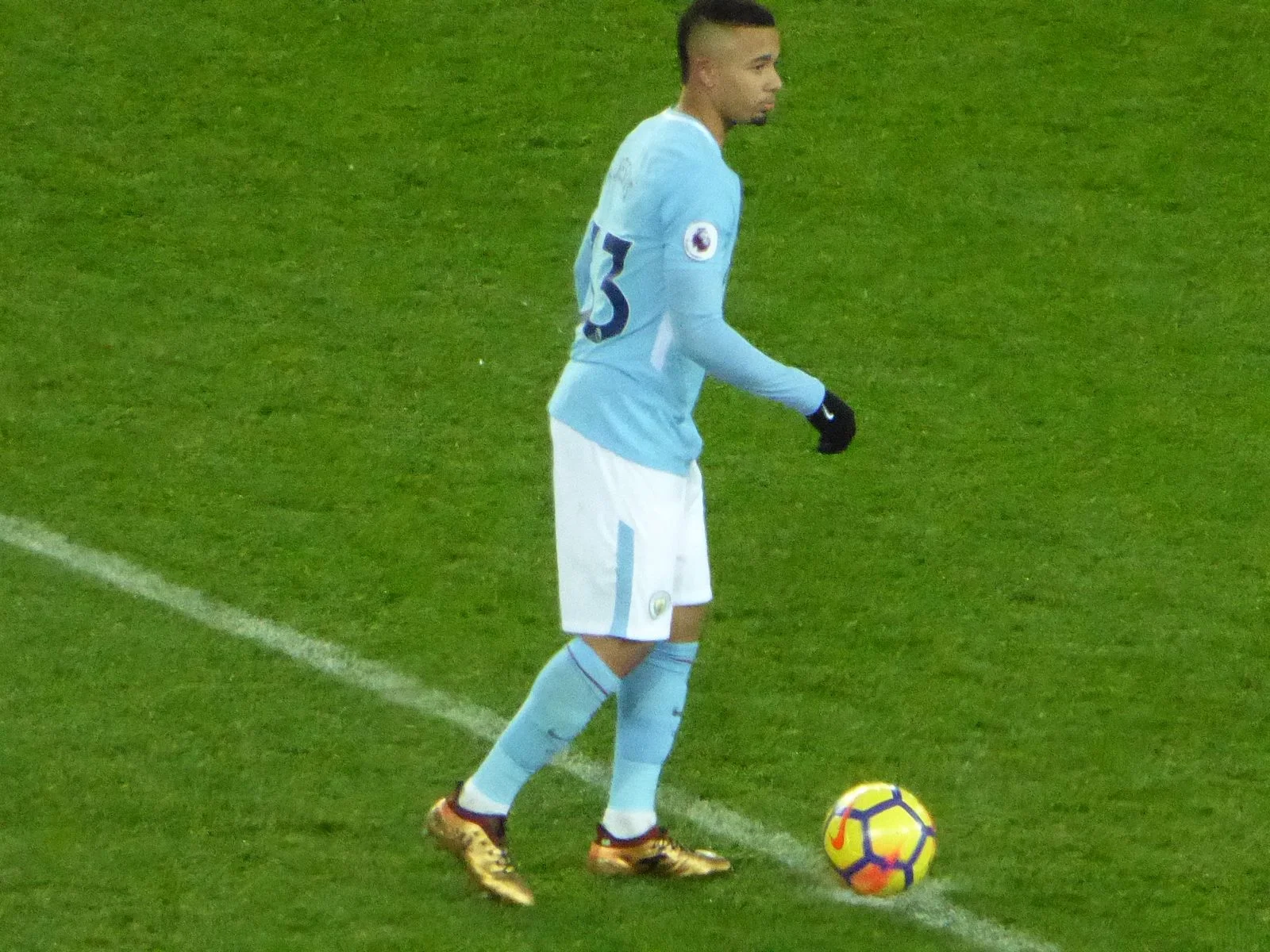 Gabriel Jesus 2017 yılında Manchester City formasıyla Manchester United deplasmanında Premier Lig derbisinde