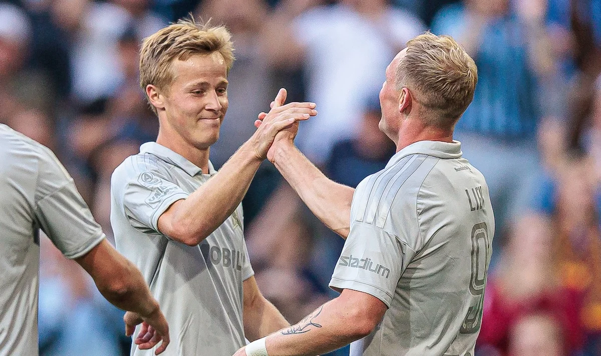 Kristian Lien, Djurgardens IF formasiyla bir gol sonrasi kutlama yaparken