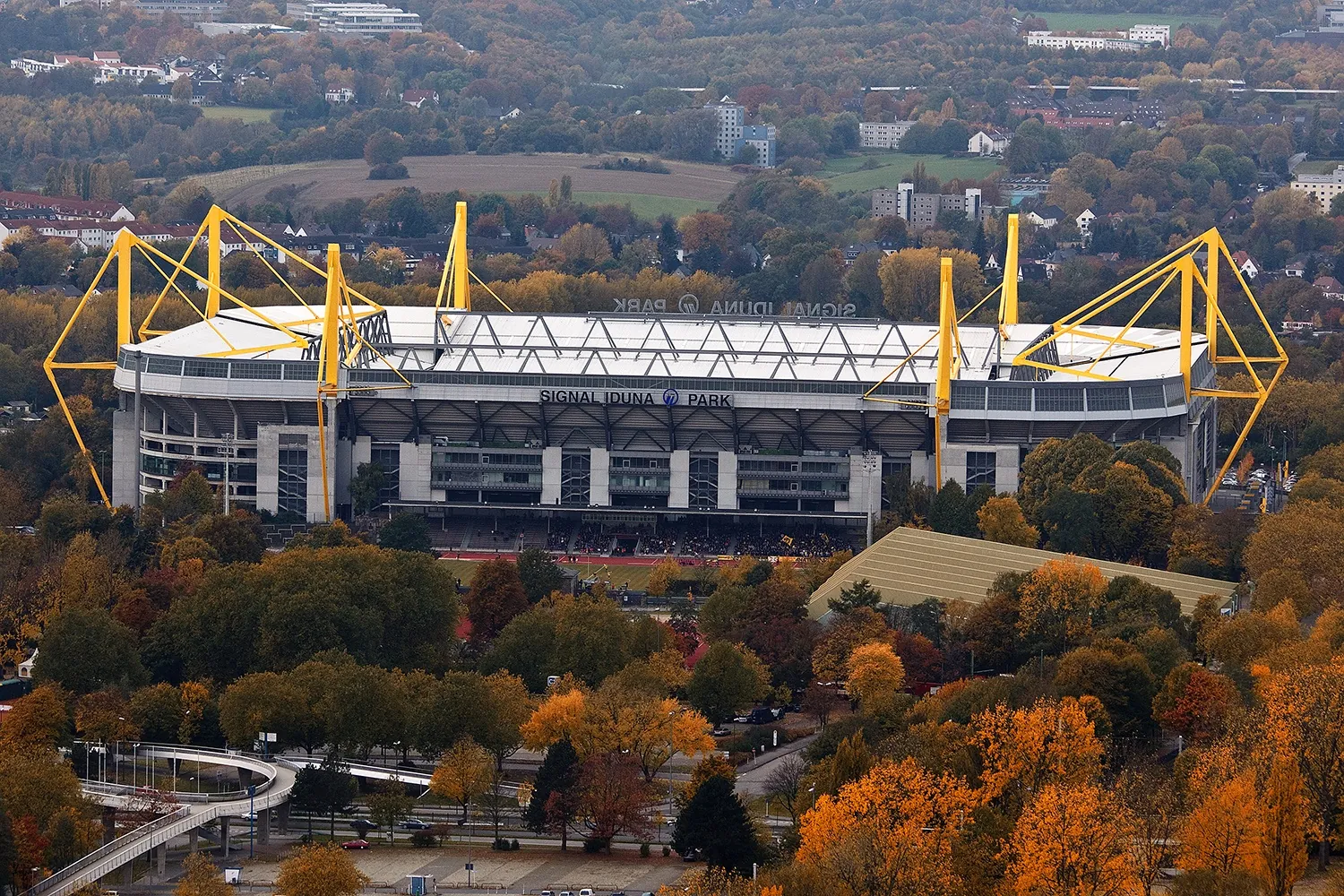 Signal Iduna Park Dortmund - Borussia Dortmund iç saha stadyumu