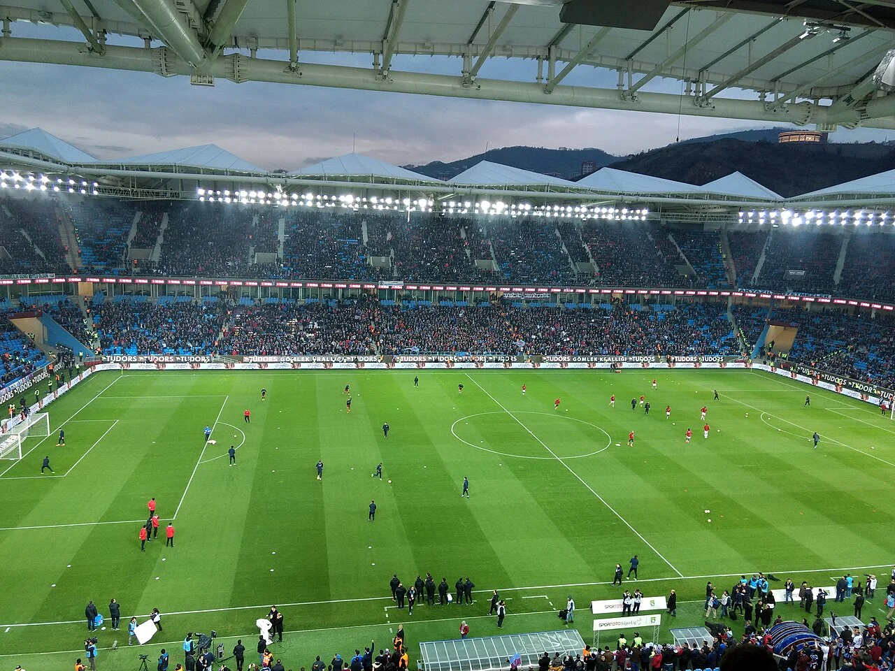 Trabzonspor'un Papara Park stadında maç öncesi atmosfer