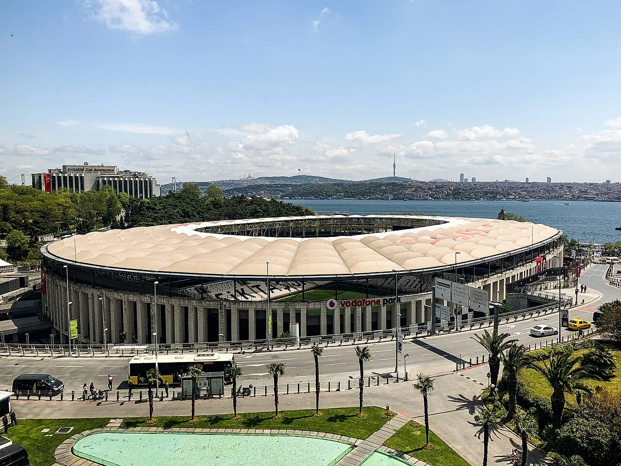 Beşiktaş'ın Tüpraş Stadyumu (eski adıyla Vodafone Park), dış cephe görünümü