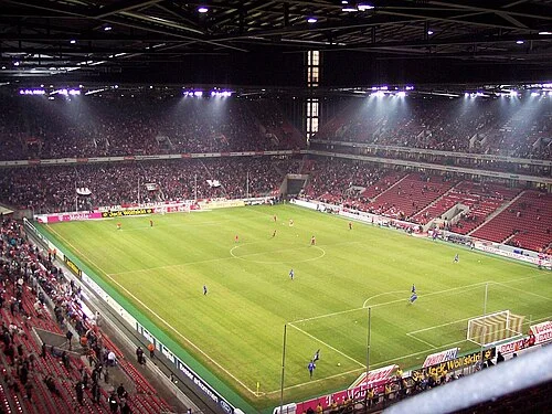 1. FC Köln'ün sahası RheinEnergieSTADION