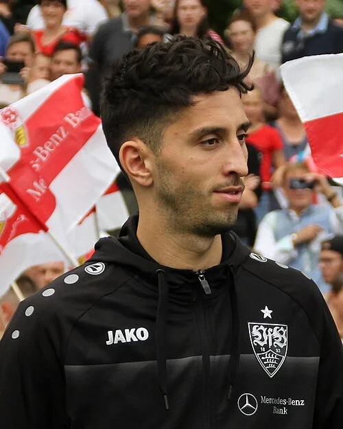 Atakan Karazor, VfB Stuttgart forması ile taraftarların önünde