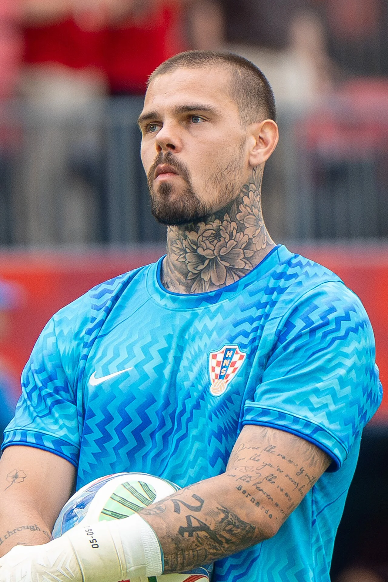 Dominik Kotarski, Hırvatistan milli takımı forması ile elinde topla