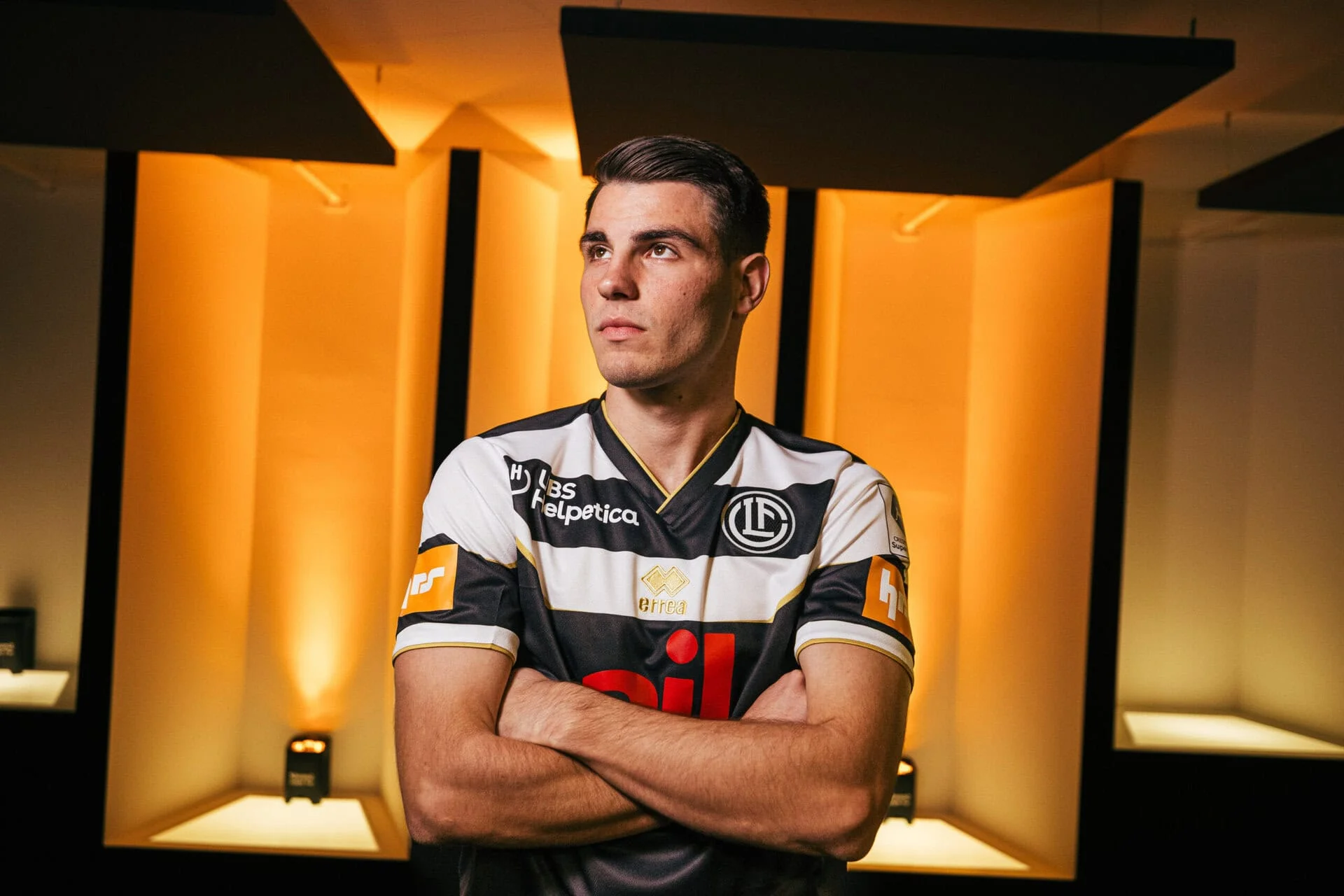 Georgios Koutsias, FC Lugano formasıyla tanıtım çekiminde