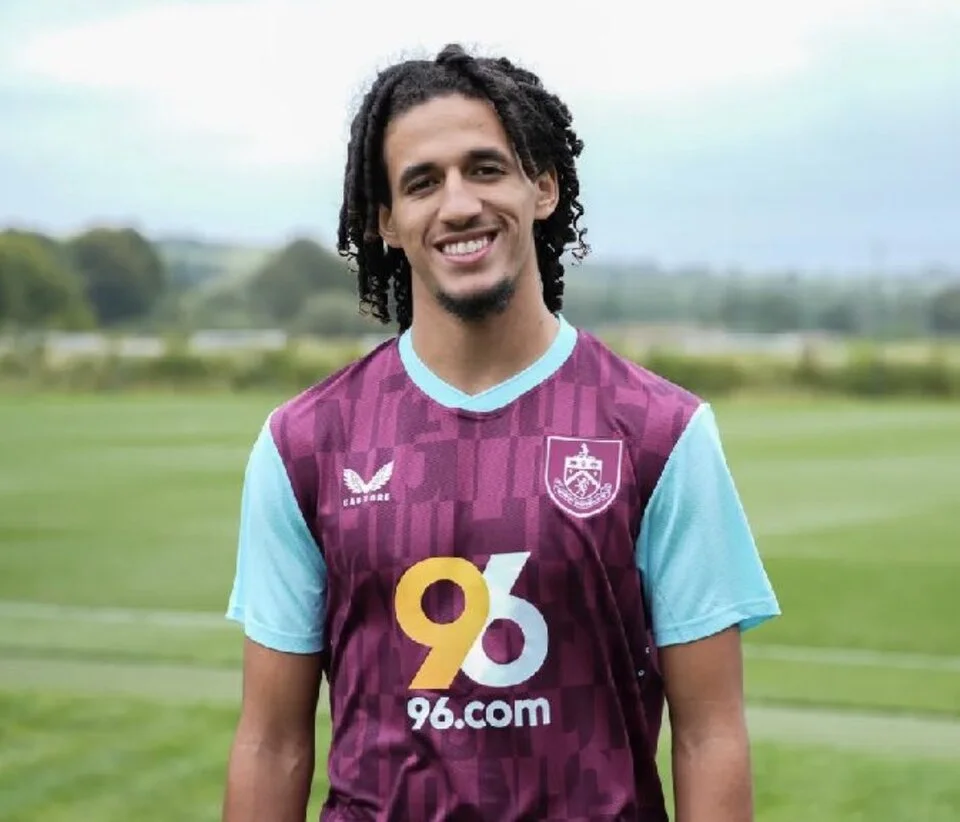 Hannibal Mejbri Burnley formasıyla antrenmanda