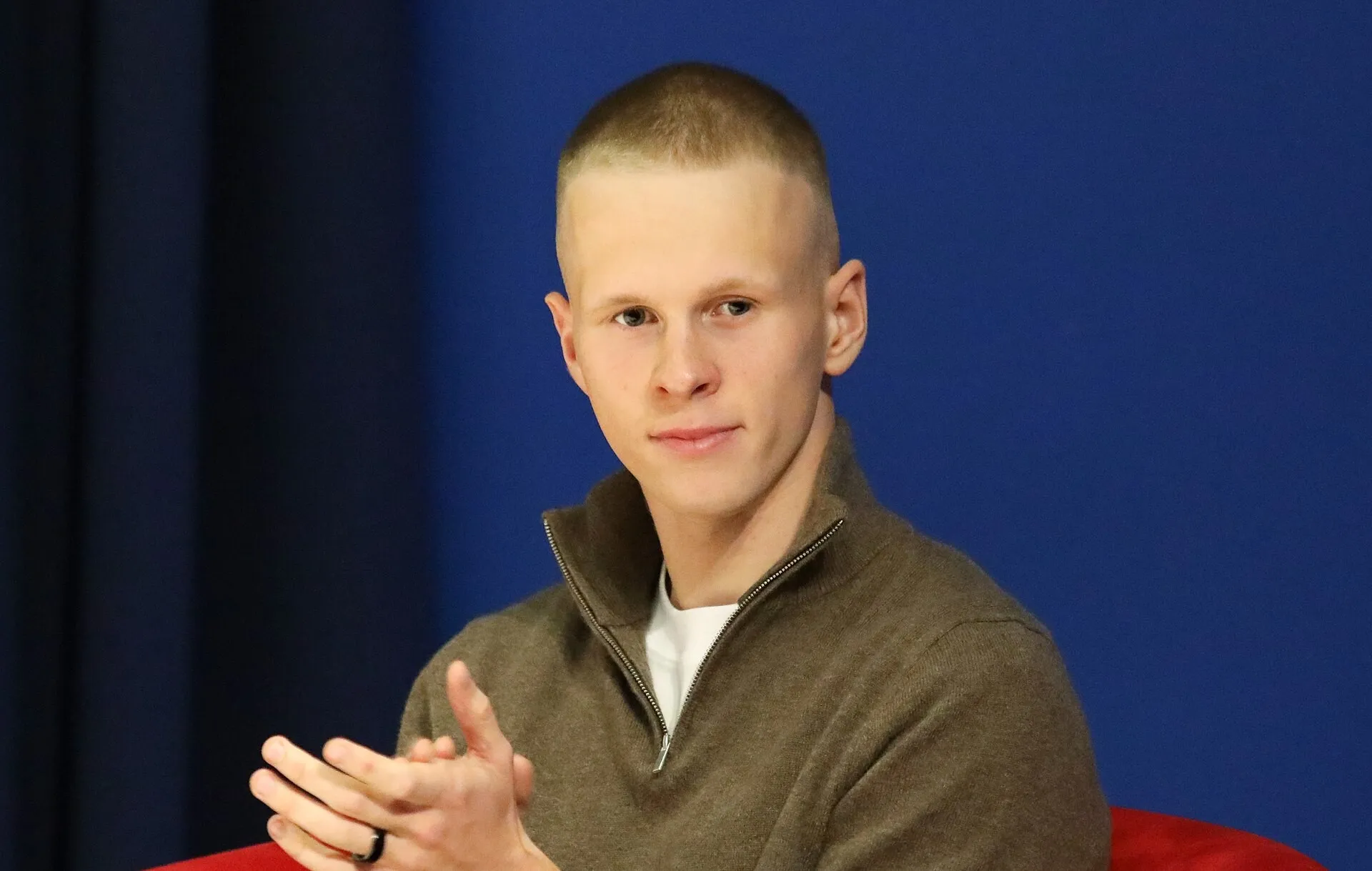 Matvey Kislyak etkinlik sırasında alkışlarken, CSKA ve Rusya millî takımı orta sahası