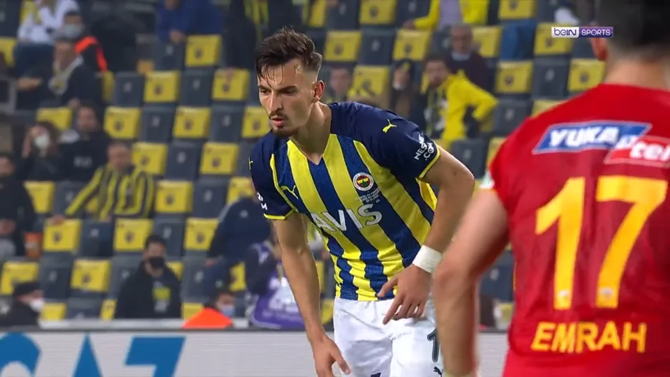 Mërgim Berisha, Fenerbahçe forması ile Kayserispor maçında, 2021-22 Süper Lig sezonu 12. hafta