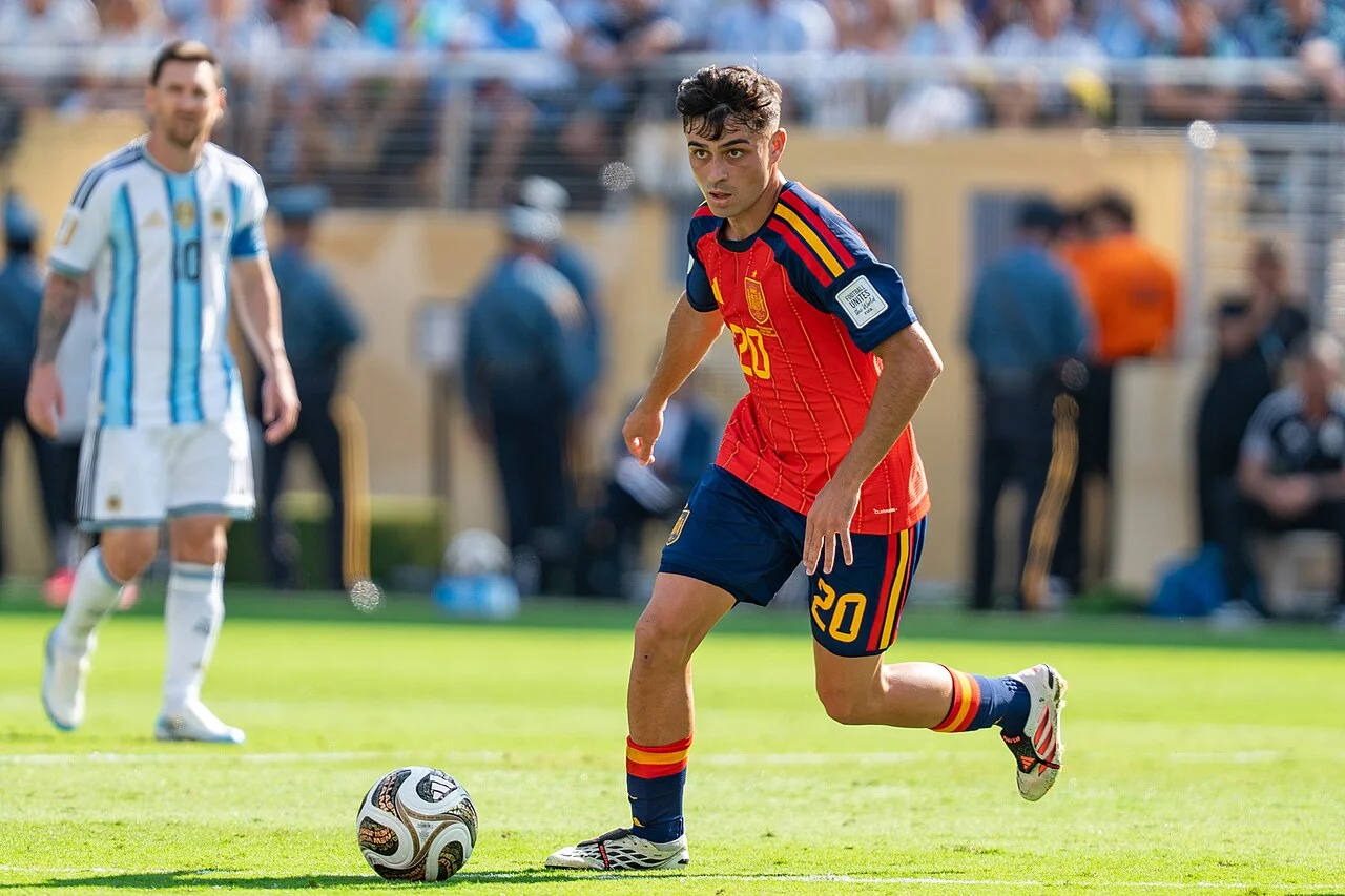 Pedri builds play in midfield against Argentina