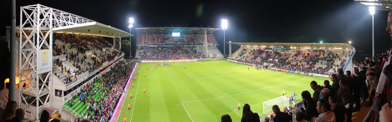 Metz'in iç saha stadı Stade Saint-Symphorien, Pape Moussa Fall'un Ligue 2 gollerini attığı saha